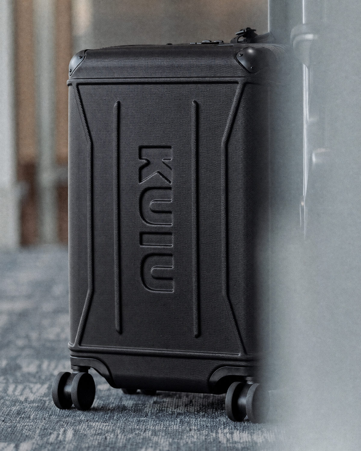 Hardline Spinner Carry-On | Black - Image 11