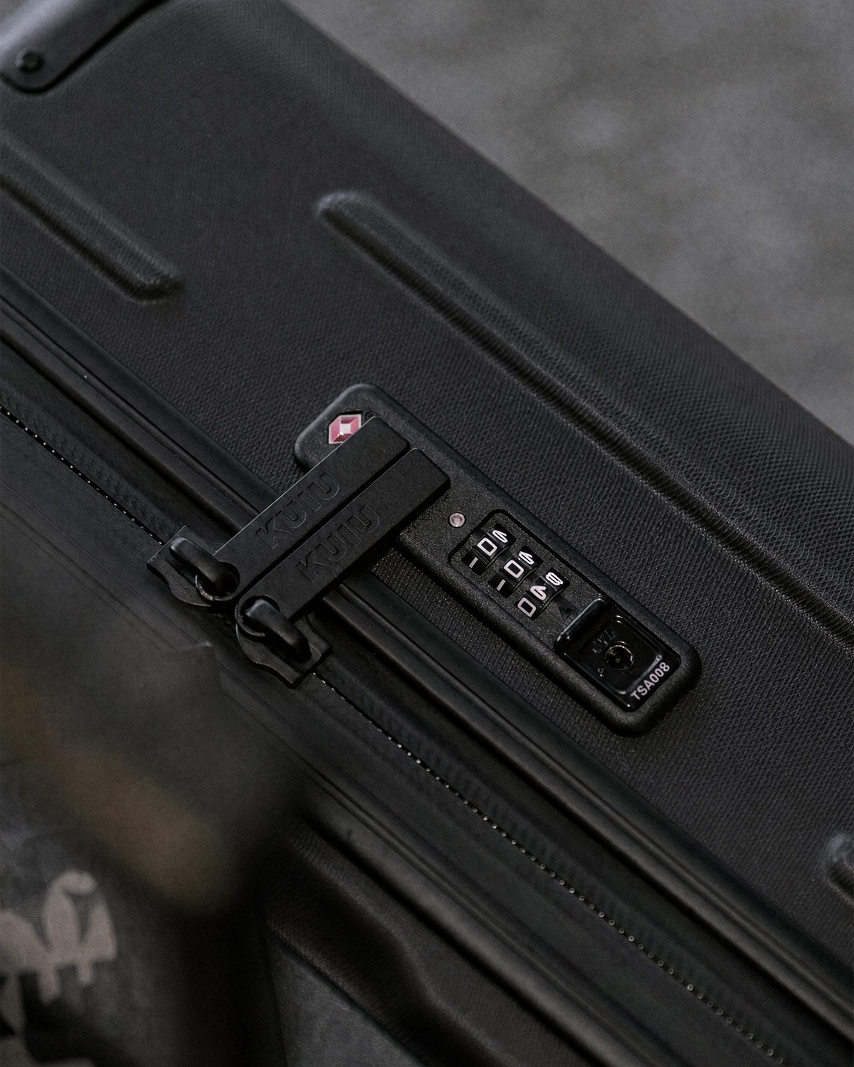 Hardline Spinner Carry-On | Black - Image 13