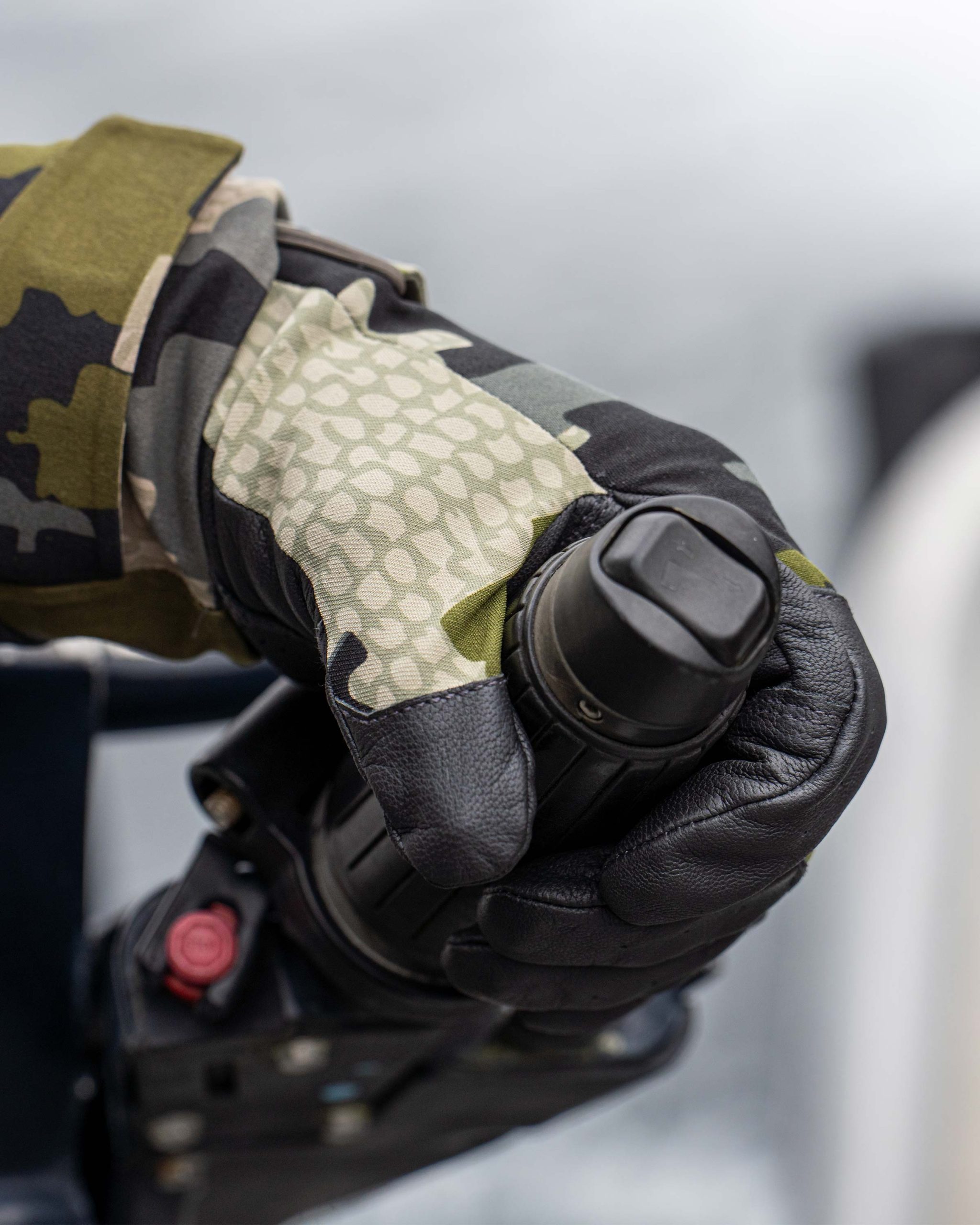 Precision Glove | Vias - Image 11
