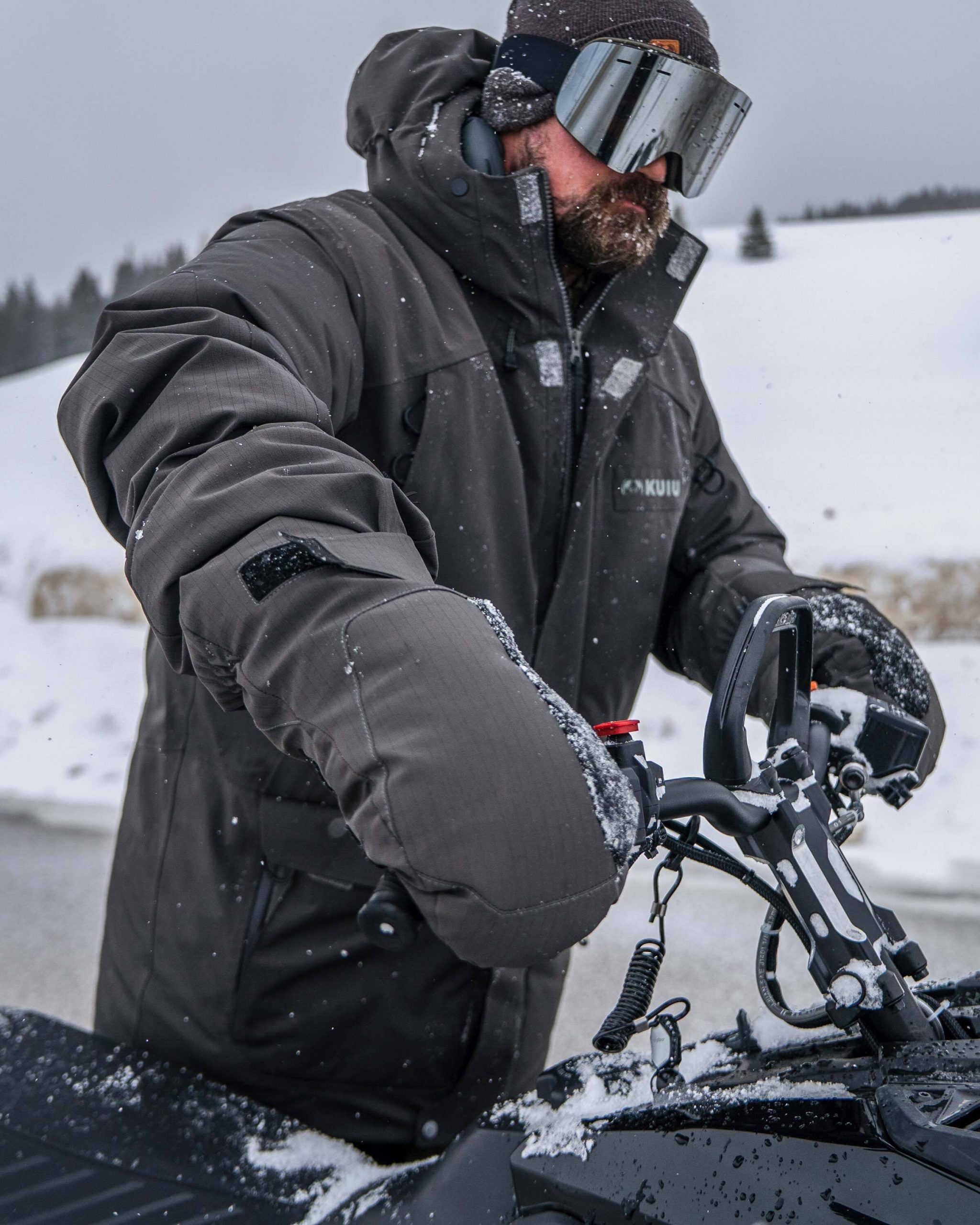 Super Down Arktuk Mitt | Asphalt - Image 5